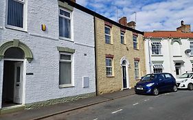 Cosy 2-Bed Cottage - Free Wifi